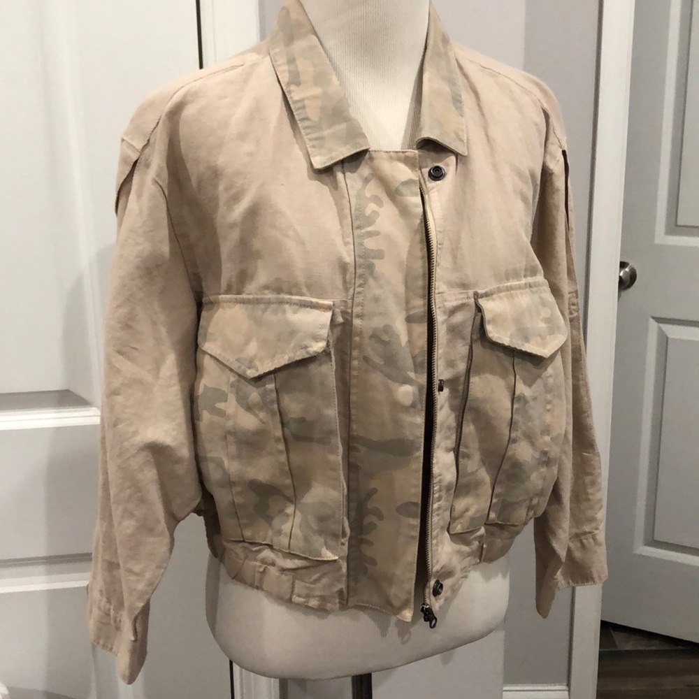 Lightweight cropped jacket